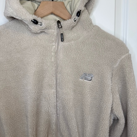 New Balance Women’s Beige Cream Sherpa Fleece Zip-Up Teddy Jacket Size Medium - Picture 2 of 6